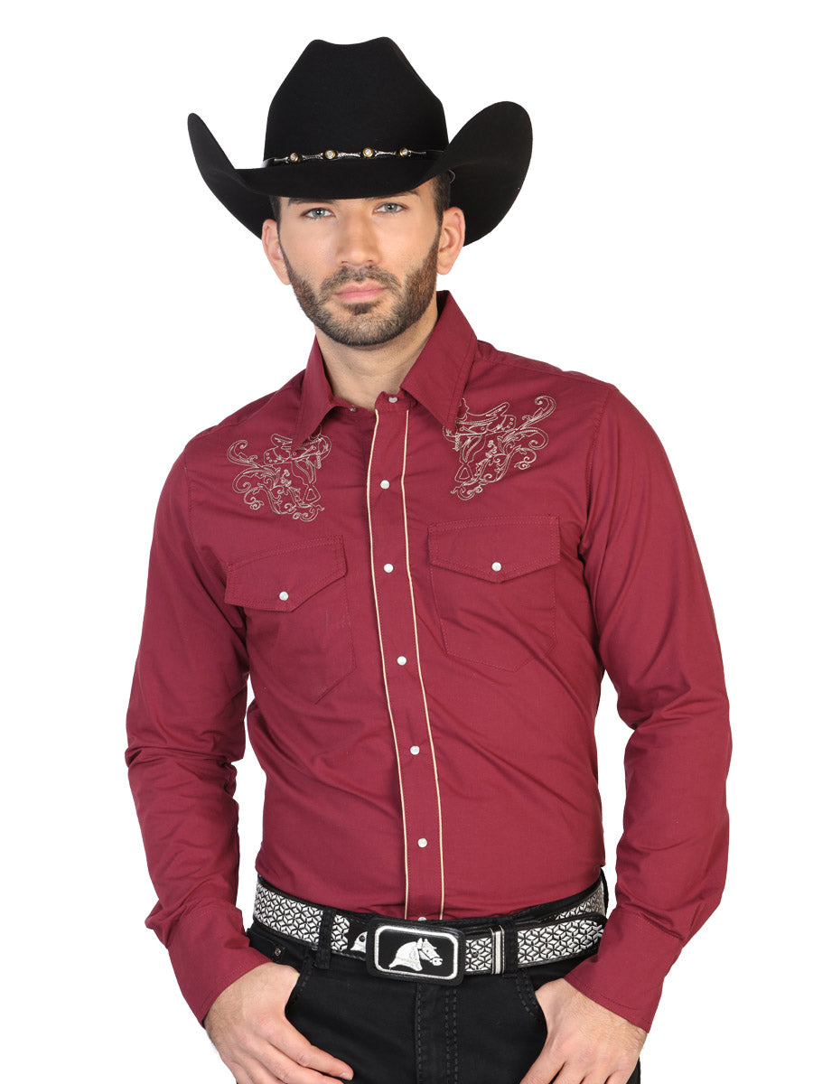 Camisa Vaquera Bordada Manga Larga Burgandy para Hombre 'El Señor de los Cielos' - ID: 42955 Camisas Bordadas El Señor de los Cielos