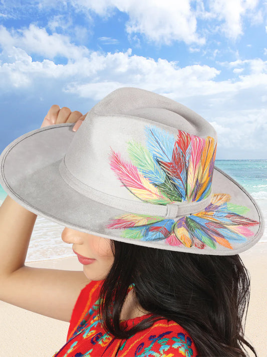Sombrero Artesanal Plumas de Colores Pintado a Mano de Piel Gamuza para Mujer 'Mexico Artesanal' - ID: 603731